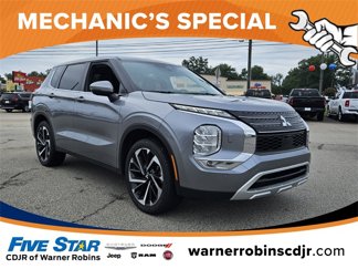 Used 2024 Mitsubishi Outlander SE Black Edition image 1