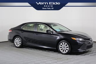 Used 2018 Toyota Camry LE image 1