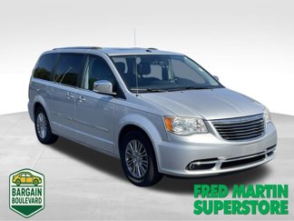 Used 2011 Chrysler Town & Country Limited image 1