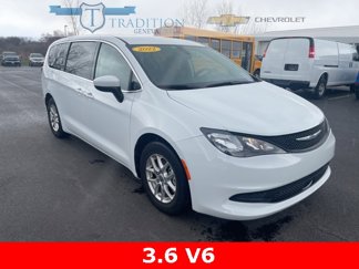 Used 2022 Chrysler Voyager LX image 1