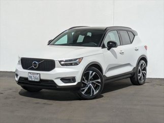 Used 2022 Volvo XC40 T5 R-Design image 1