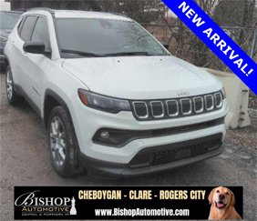Used 2022 Jeep Compass Latitude image 1