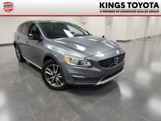 Used 2018 Volvo V60 T5 Cross Country w/ Convenience Package image 1