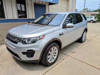 Used 2017 Land Rover Discovery Sport SE image 1