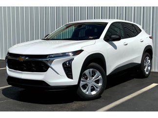 Used 2025 Chevrolet Trax LS image 1