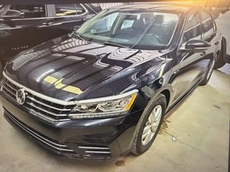 Used 2018 Volkswagen Passat 2.0T R-Line w/ R-Line Lighting Package image 1