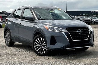Certified 2021 Nissan Kicks SV image 1