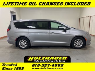 Used 2017 Chrysler Pacifica LX image 1