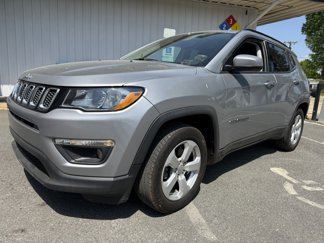 Used 2019 Jeep Compass Latitude image 1