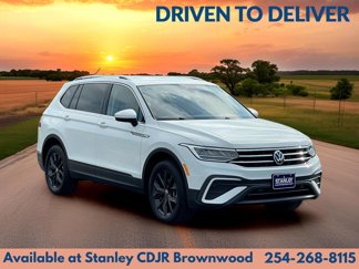 Used 2024 Volkswagen Tiguan SE image 1