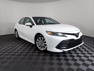 Used 2020 Toyota Camry LE image 1