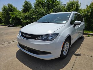 Used 2021 Chrysler Voyager Lxi image 1