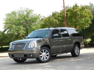 Used 2011 GMC Yukon XL Denali image 1