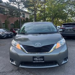 Used 2013 Toyota Sienna LE image 1