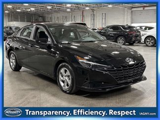 Used 2021 Hyundai Elantra SE image 1