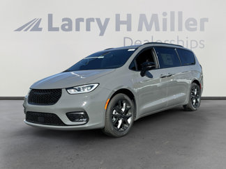 New 2025 Chrysler Pacifica Limited image 1