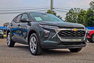 Certified 2025 Chevrolet Trax LS image 1