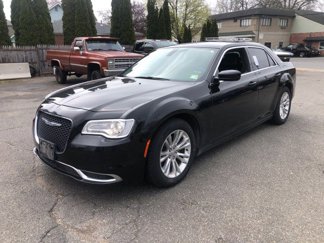 Used 2018 Chrysler 300 Touring L image 1