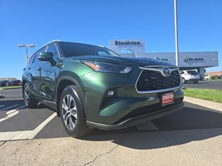 Used 2023 Toyota Highlander XLE image 1