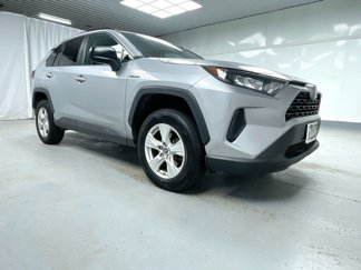 Used 2020 Toyota RAV4 LE image 1