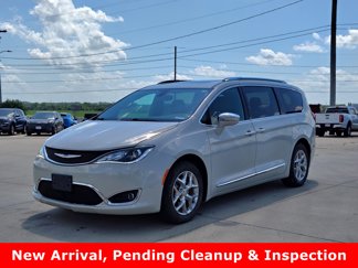 Used 2017 Chrysler Pacifica Limited image 1
