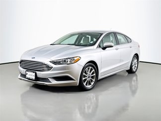 Used 2017 Ford Fusion SE image 1