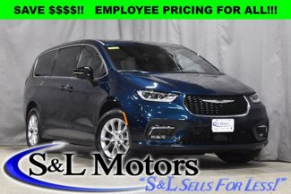 New 2025 Chrysler Pacifica Select image 1