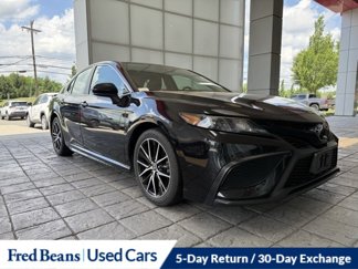 Used 2021 Toyota Camry SE image 1