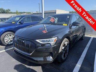 Used 2022 Audi e-tron Premium w/ Convenience Plus Package image 1