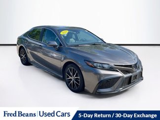 Used 2023 Toyota Camry SE image 1