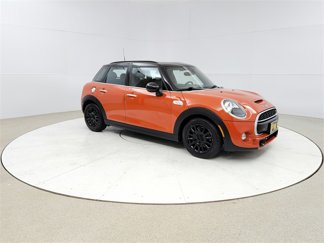 Used 2019 MINI Cooper S image 1