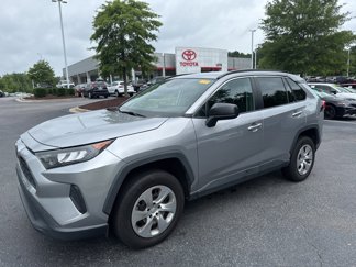 Used 2020 Toyota RAV4 LE image 1