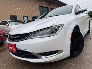 Used 2016 Chrysler 200 Limited image 1