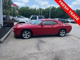 Used 2016 Dodge Challenger SXT image 1