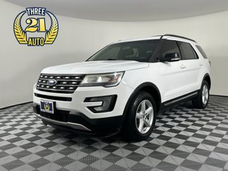 Used 2017 Ford Explorer XLT image 1
