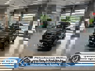 Used 2023 Volkswagen Taos SE image 1