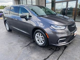 Used 2023 Chrysler Pacifica Touring-L image 1