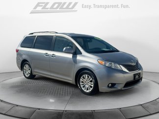 Used 2015 Toyota Sienna XLE image 1