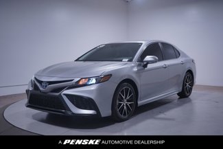 Used 2023 Toyota Camry SE image 1