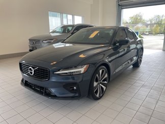 Certified 2022 Volvo S60 B5 Momentum w/ Premium Package image 1