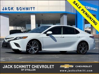 Used 2020 Toyota Camry SE image 1
