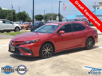 Used 2022 Toyota Camry SE image 1