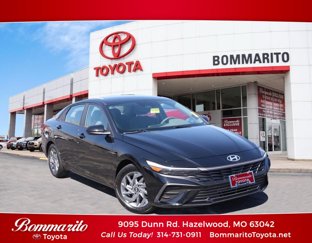 Used 2024 Hyundai Elantra SEL image 1