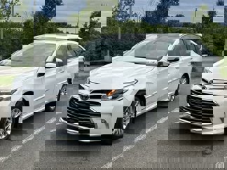 Used 2017 Toyota Avalon Limited image 1