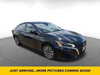 Used 2023 Nissan Altima 2.5 SV image 1