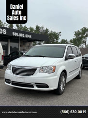 Used 2015 Chrysler Town & Country Touring-L w/ Driver Convenience Group image 1