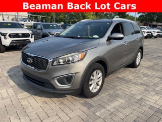 Used 2017 Kia Sorento LX w/ LX Convenience Package image 1