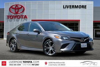 Certified 2020 Toyota Camry SE image 1