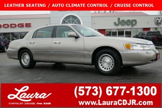 Used 2001 Lincoln Town Car Executive image 1