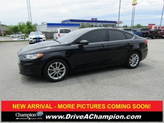 Used 2020 Ford Fusion SE image 1